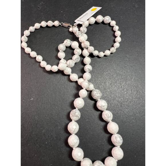 NEW howlite graduated knotted necklace with sterling silver clasp - Picture 9 of 13